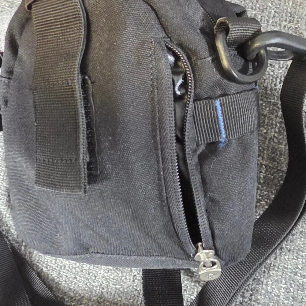 Columbia Sportswear Digital Assistant C3602-407 Crossbody Bag Black Blue Y2K